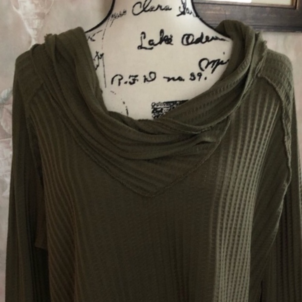 ✅CLEARANCE FREE PEOPLE WILDCAT THERMAL TEE NWT - Picture 3 of 4
